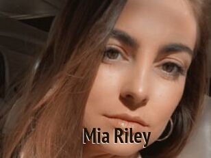 Mia_Riley