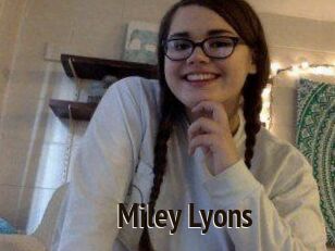Miley_Lyons